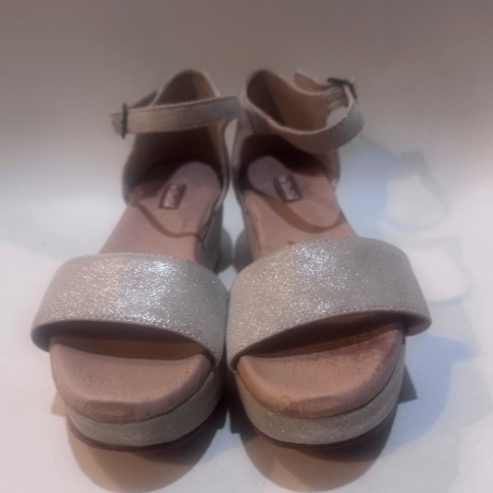 Metallic leather platform sandal